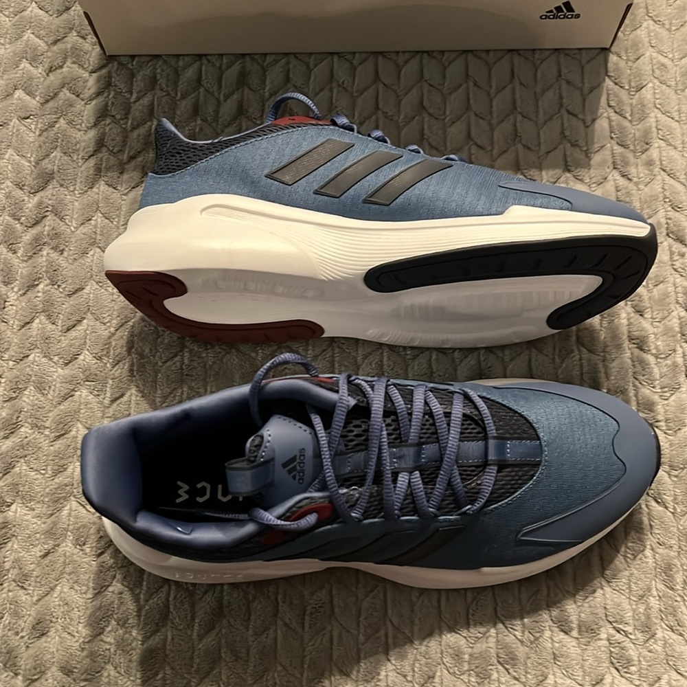 New with box, Men’s Adidas Bounce Alphaedge Athletic Shoes